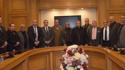 رئيس الغرف التجارية يبحث نقل سوق الجملة في الإسكندرية