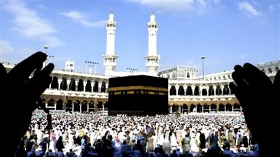بعد وقف التأشيرات.. عضو غرفة السياحة يكشف موقف الحاجزين في عمرة رجب