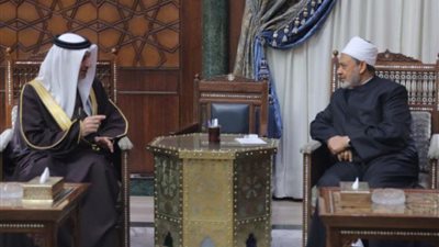 شيخ الأزهر يستقبل سفير البحرين ويؤكد متانة العلاقات العلمية والثقافية