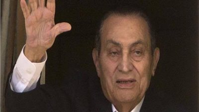 الصور الاولى من عزاء الرئيس الأسبق محمد حسنى مبارك بمسجد المشير