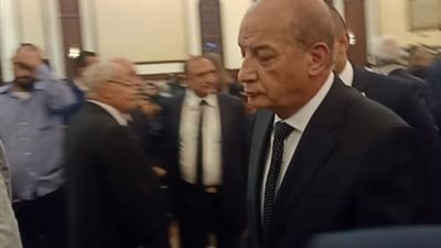 الفريق أول محمد زكي يقدم واجب العزاء في الرئيس الاسبق حسني مبارك