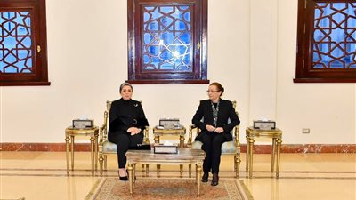 قرينة الرئيس تقدم واجب العزاء لأسرة الرئيس الأسبق حسني مبارك