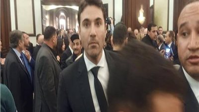 وصول احمد عز عزاء الرئيس الأسبق حسنى مبارك
