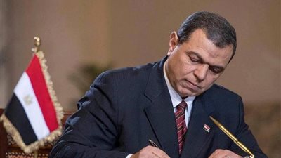 وزير القوى العاملة يفتتح معرضين لتسويق المنتجات والفنون التشكيلة