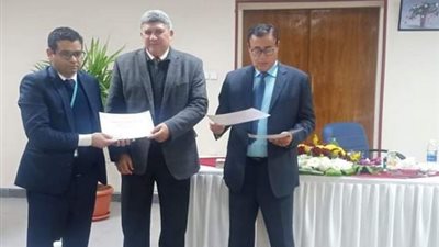 الطيار عادل محجوب يتفقد مطار أسوان الدولى