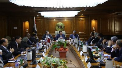 وزير التعليم العالي يطالب رؤساء المراكز البحثية بإعداد خطة عمل حتى اَخر 2020