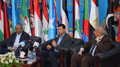 وزير الشباب يزور الاكاديمية العربية للعلوم والتكنولوجيا بالقرية الذكية