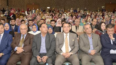 نائب رئيس جامعة أسيوط يشهد حفل تنصيب اتحاد طلاب كلية الآداب