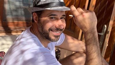 أحمد السعدنى يرفض تكرار تعاونه مع دينا الشربينى فى 