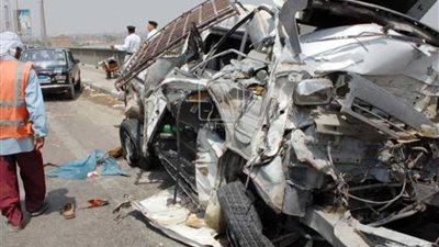بالاسم والحالة.. إصابة 23 شخصاً فى حادث تصادم سيارتين بطريق مصر أسوان