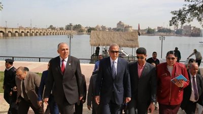 عبد العاطى والهجان يفتتحا معرض زهور الربيع بالقناطر