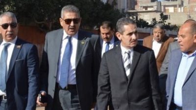 محافظ الغربية في جولة بقرية أبو صير بسمنود لمتابعة خدمات للمواطنين