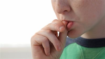 احذر هذه العادة السيئة ..تصيبك بكورونا
