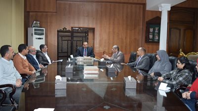 رئيس جامعة بني سويف يلتقى مندوبي المالية