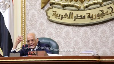 لفظ نسوان يثير جدلاً فى البرلمان.. وعبدالعال يخالف العادات والتقاليد