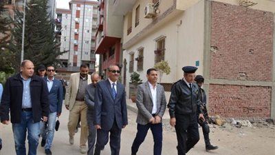 محافظ الإسماعيلية يقود حملة نظافة مكبرة بحي ثالث .صور
