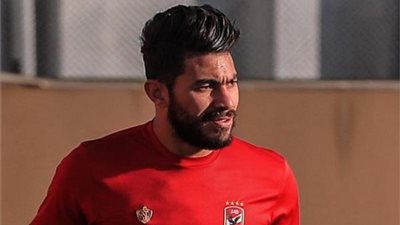 مدافع الأهلي يكشف موقفه من الرحيل عن القلعة الحمراء