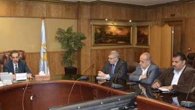 محافظ الغربية ونائبه يناقش مع رؤساء المدن والأحياء الأستعدادات لمواجهة الطقس السيئ والأمراض المعدية