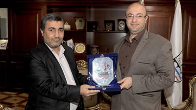 درع الاتحاد الرياضي للمكفوفين هدية لمحافظ بني سويف