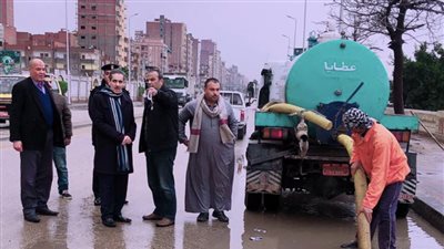 محافظ الغربية يواصل جولاته فى مدن المحافظة لمتابعة أعمال شفط مياه الأمطار من الشوارع
