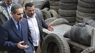 محافظ الغربية بقرية كفر ميت الحارون بزفتي المتميزة بمنتجات الكاوتش المستخدم