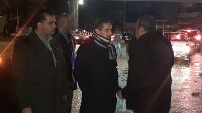 محافظ الغربية يشرف على أعمال شفط المياه من شوارع فى جولة ليلية بمدينة المحلة