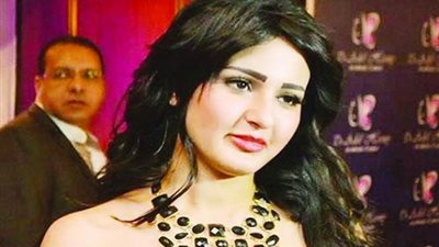 غرق سيارة شيما الحاج فى مياه الأمطار.. صور