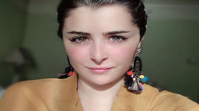 عائشة بن أحمد تصور 50% من 