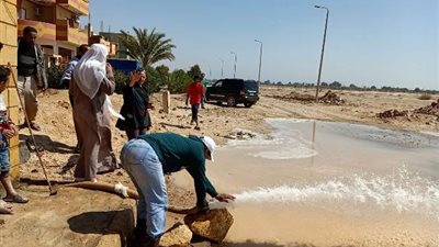 نائب محافظ جنوب سيناء تشرف على كسح المياه من الشوارع ومداخل المنازل