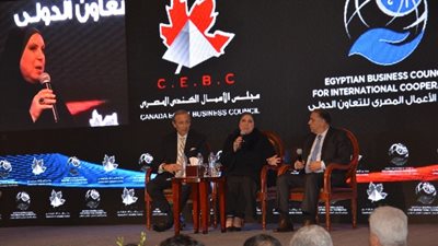 نيفين جامع: مصر تمتلك امكانات صناعية كبرى تؤهلها لغزو الاسواق العالمية