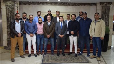 وزير الرياضة يكرم الشباب المتطوعين بسياراتهم الدفع الرباعي لإنقاذ العالقين جراء السيول