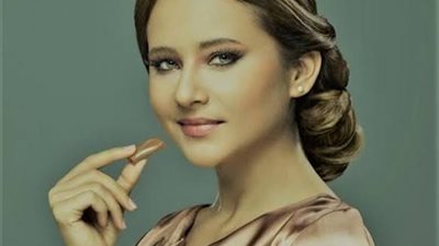 نيلى كريم تعود لتصوير بعد تعافيها من إصابة