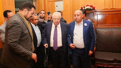 بالصور.. أول لحظات دخول نقيب المحامين الجديد مكتبه.. ويؤكد:4 ملفات نقابية سيخوضها المجلس سريعًا