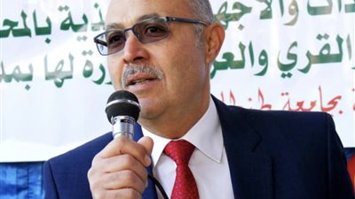 د. عتمان : تعقيم المدرجات والمعامل والقاعات الدراسية والغاء البصمة اليدوية وخطط وقائية بكل كلية