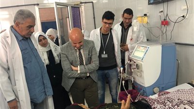 وكيل وزارة الصحة يفاجئ العاملين بمستشفي كفرصقر ويطمئن على المرضى