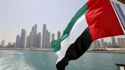 الإمارات توقف مؤقتا كافة تصاريح العمل