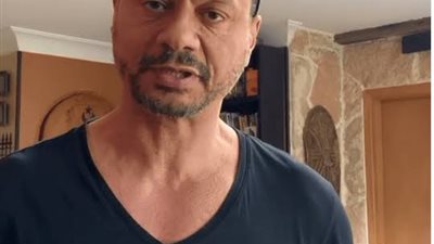 عباس أبو الحسن يناشد الفنانين بتأجيل التبرع لمواجهة فيروس كورونا حتى فرض حظ