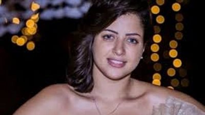 فيديو جديد لـ منى فاروق مع أمها