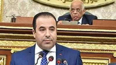 إتصالات النواب تدعو لارتداء القفازات قبل التعامل مع ماكينات الصرافة