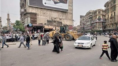 محافظ القاهرة يتفقد رفع اشغالات العتبة والموسكي بعد غلقهما بسبب كورونا