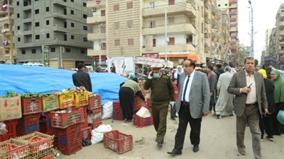 محافظ كفرالشيخ يتابع قرار غلق المحال تنفيذا للحظر .صور