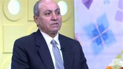 نجم الأهلي السابق ينصح حسام عاشور بالاعتزال في نهاية الموسم