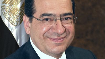 الملا: انتظام عمل شاحنات نقل المواد البترولية ومحطات تموين الوقود على مدار اليوم