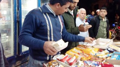 صحة الشرقية تعدم ربع طن أغذية فاسدة فى أولاد صقر.. بالصور