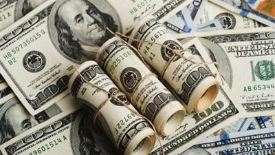 الدولار يرتفع مع بحث المستثمرين عن ملاذ آمن