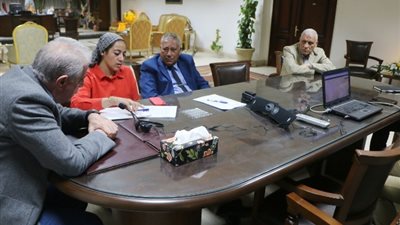 فوده يناقش مع خبراء المنظومة الجغرافية سبل فعيلها بالمحافظة