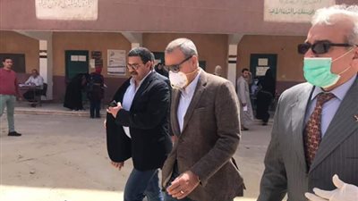 الهجان وعجلان يشددان على منع التكدس عند تسليم شرائح التابلت بالقليوبية