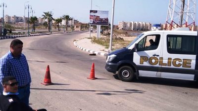 رئيس جهاز دمياط يغلق شواطئ المدينة بسبب كورونا بالتعاون مع الشرطة.. بالصور