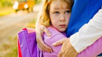 هل يجوز منع أقارب الطرف غير الحاضن للطفل من رؤيته؟