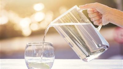 علماء: قلة شرب الماء يؤدى الى مضاعفات خطيرة أبرزها تلف الدماغ
